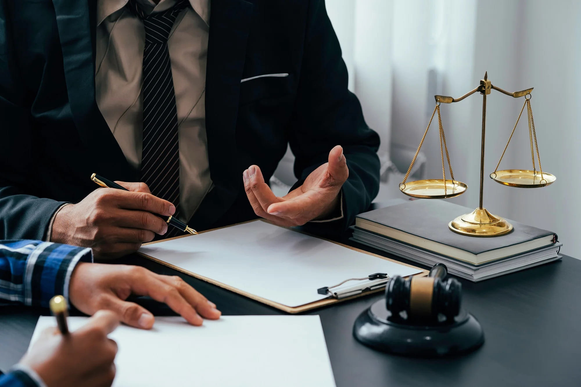 Hiring A DUI Lawyer? 8 Factors To Consider
