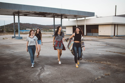 How To Nail The Effortless Chic Look: Australian Women’s Style Guide
