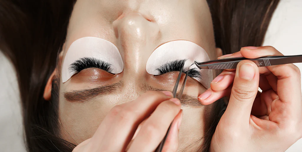 How To Choose The Right Eyelash Extension Adhesive