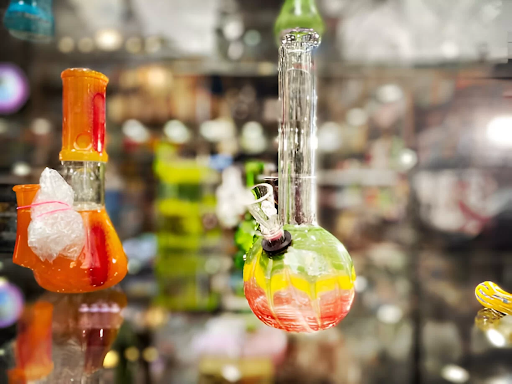 The Science Behind Water Filtration: How Bongs Purify Smoke