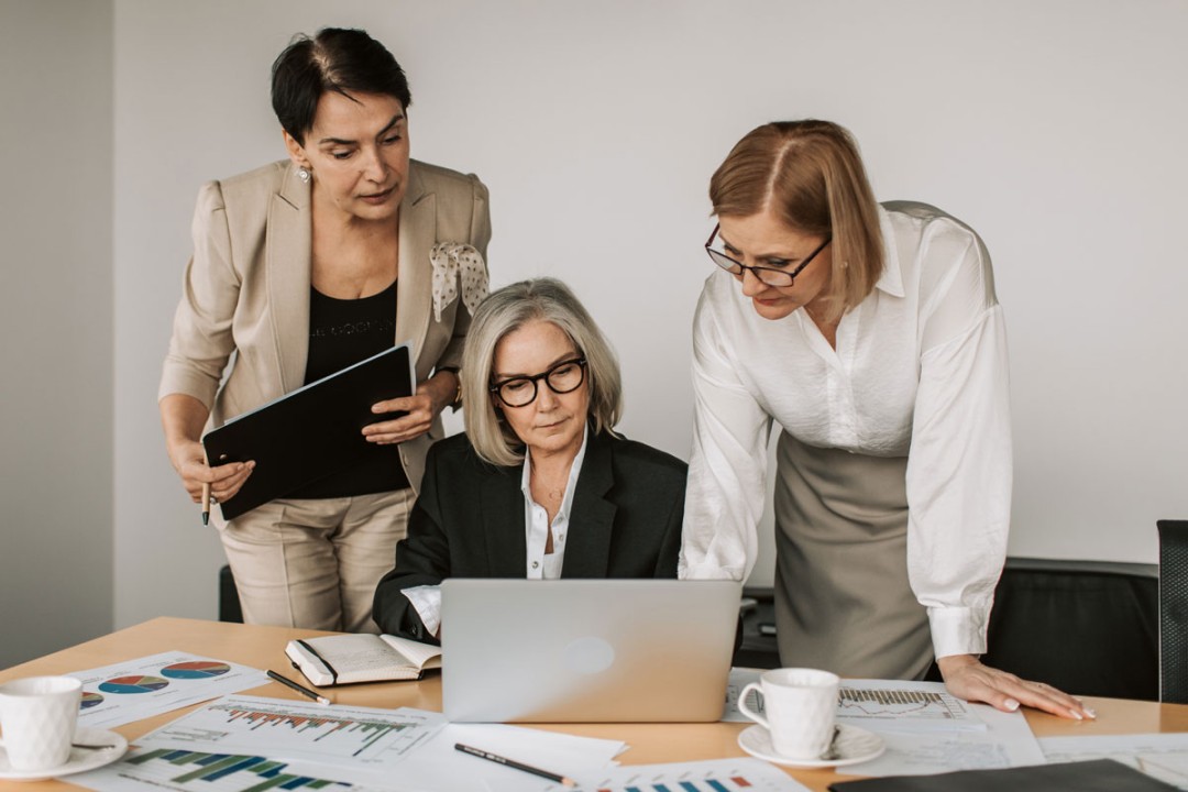 Navigating Complex Finances: How Financial Advisors Can Simplify Your Life