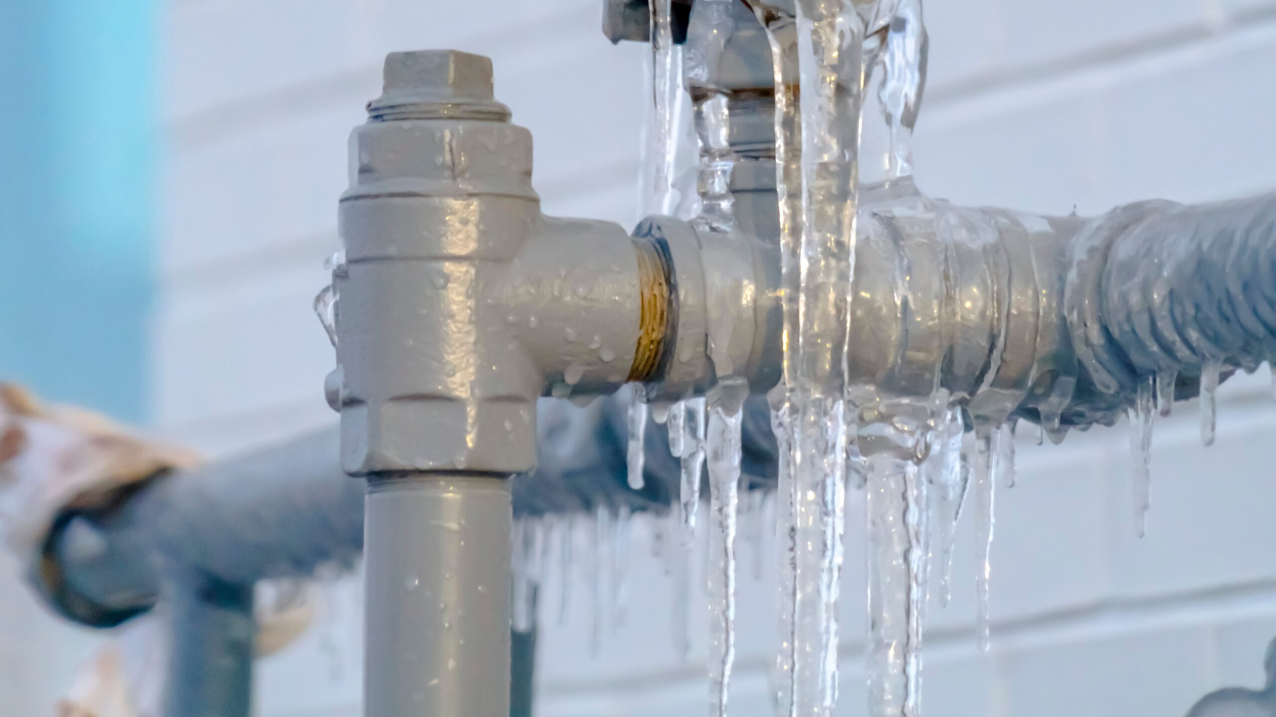 Frozen Pipes In Winter: How Emergency Plumbers Resolve The Problem