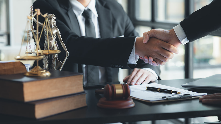 Top Reasons To Choose A Criminal Defense Law Firm For Your Case