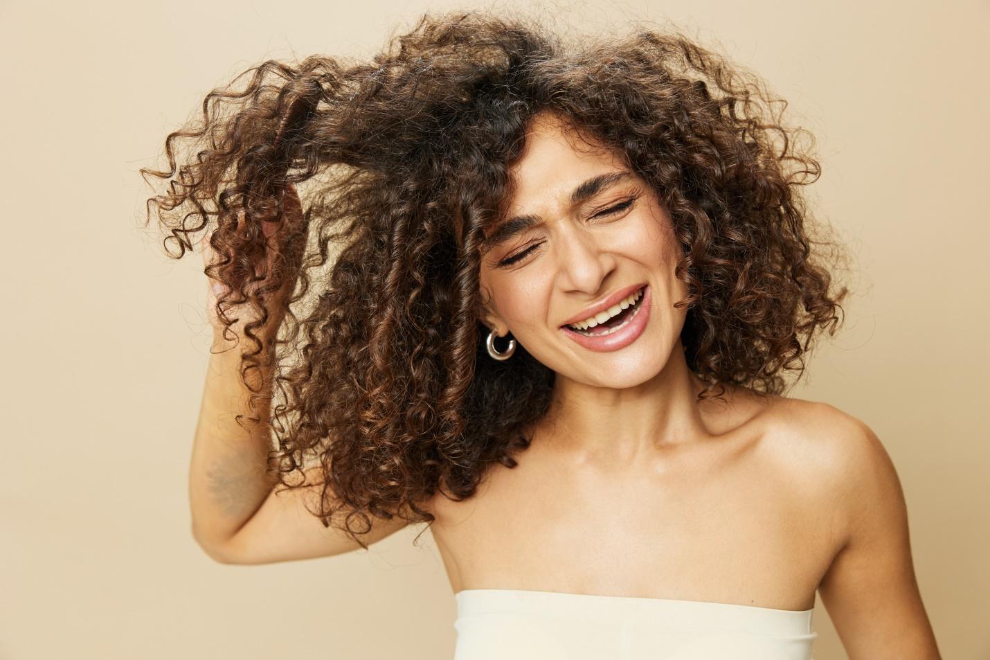 The Science Behind Anti-Humidity Spray For Hair: How It Protects Your Locks
