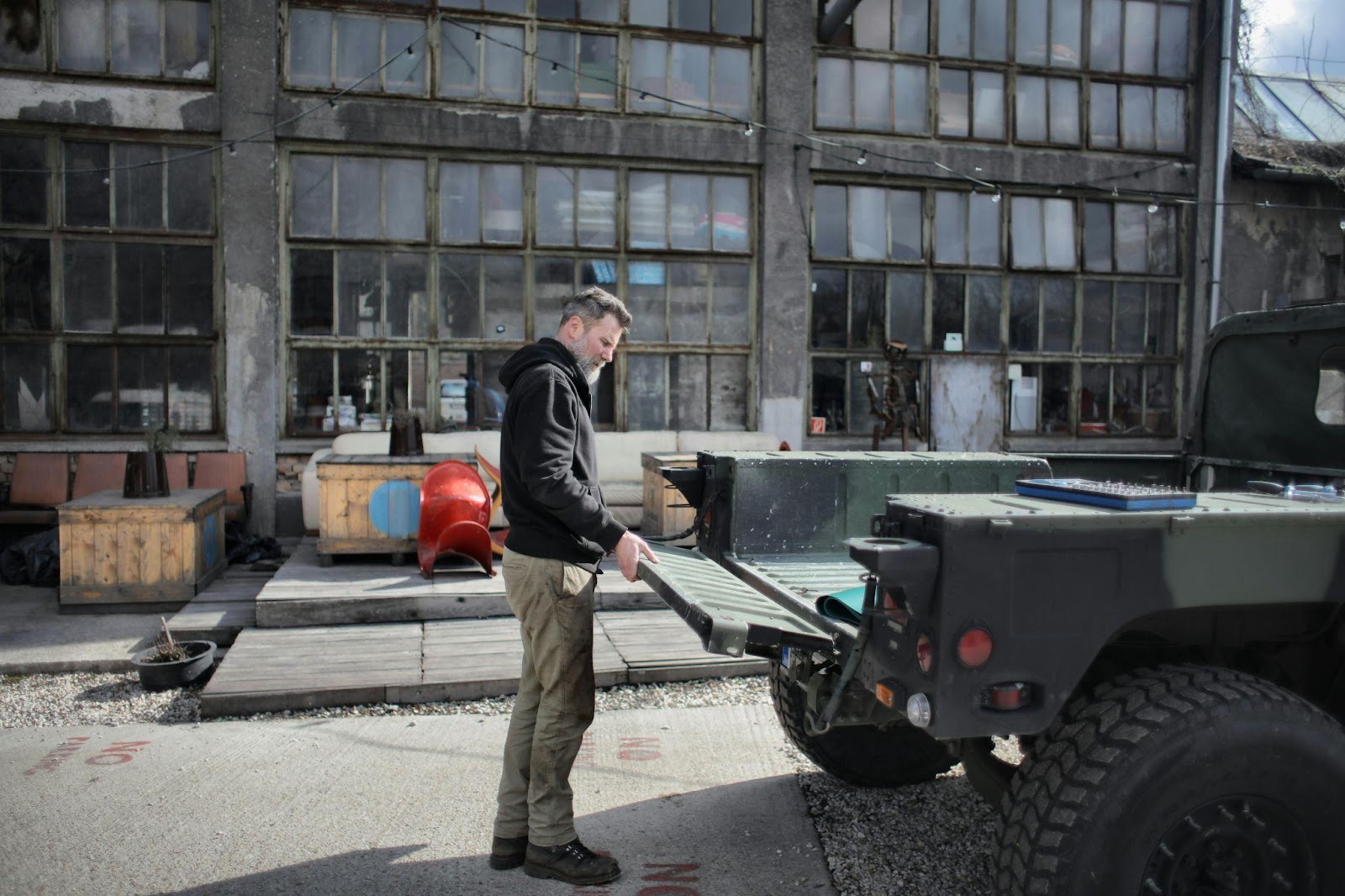 8 Essential Accessories For Trucks That Haul Heavy Loads