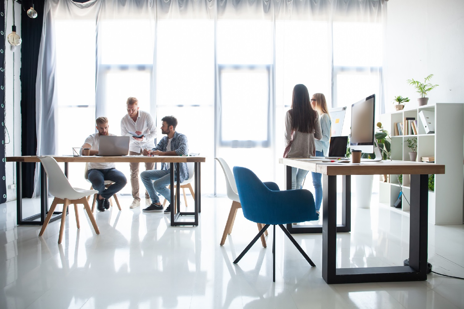 Best Tips For Clearing Out And Maintaining An Efficient Workspace In Karlsruhe
