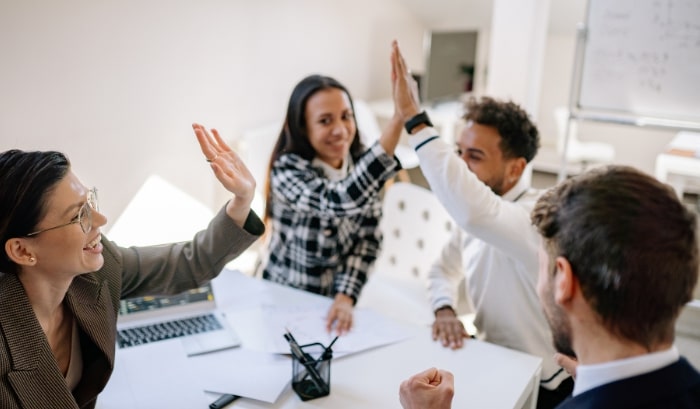 Recognition Hub Implementation: A Step-by-Step Guide For HR Leaders