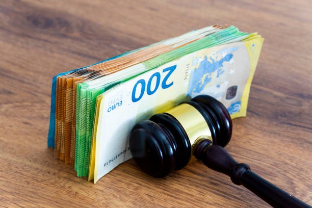 Do Winning Cases Pay Lawyers Better?