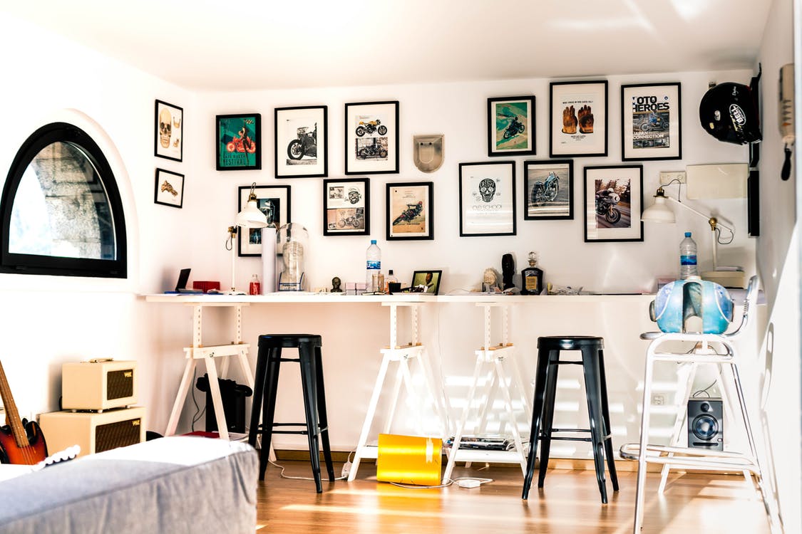 How To Choose Poster Frames That Match Your Interior Style