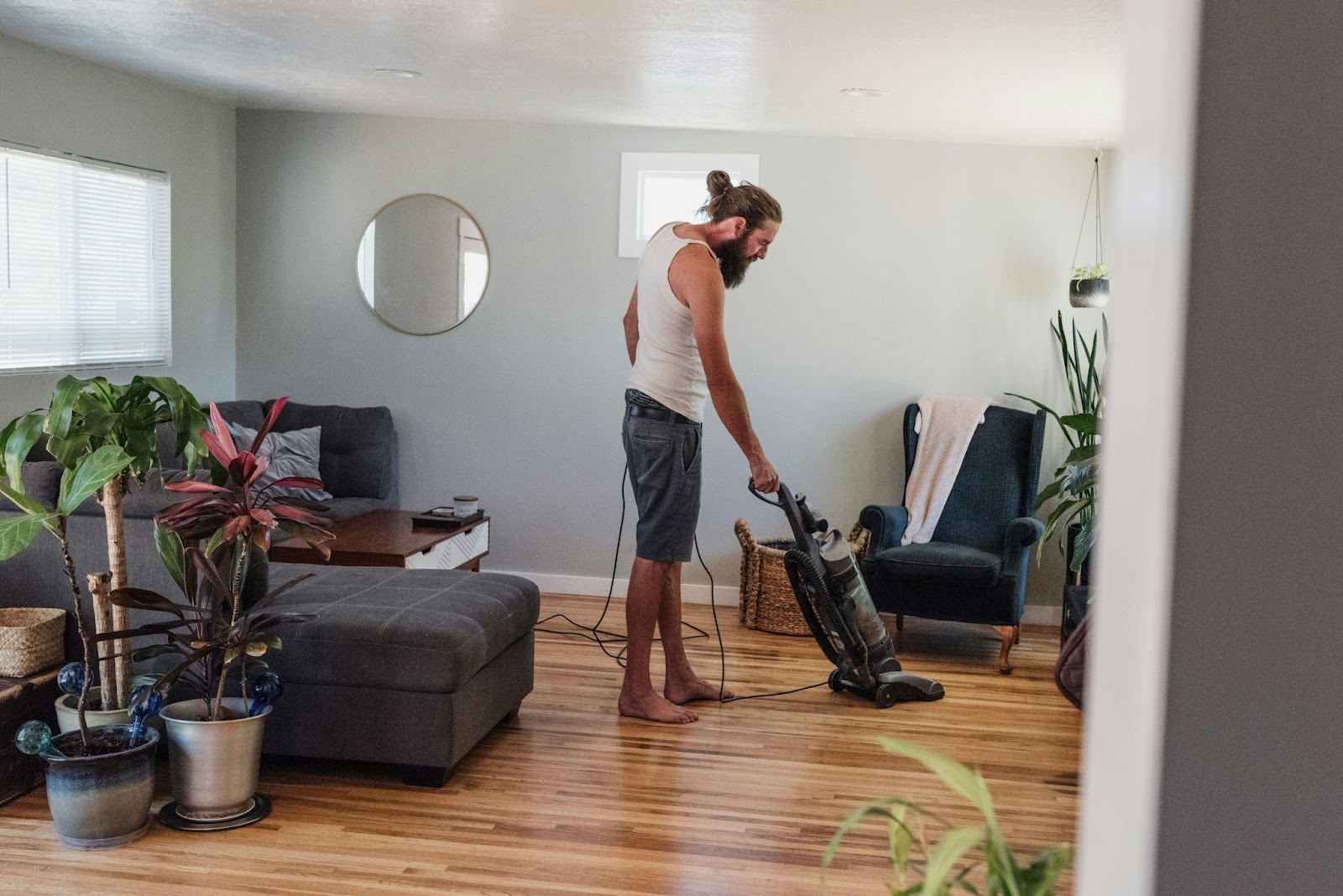 What Urban Commuters Can Learn From At‑Home Cleaning Hacks