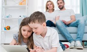 Parenting In The Digital Age: Balancing Screen Time And Real-World Development