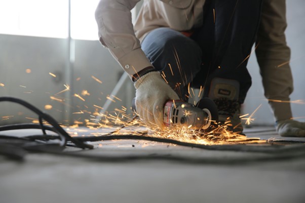 Why Electrical Insulating Gloves Are Essential For Every High-Risk Job Site