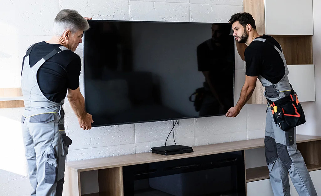 4 Important Reasons To Call In The Professionals To Mount A TV On The Wall